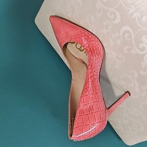 Beautiful color shoes 4 hinch heels